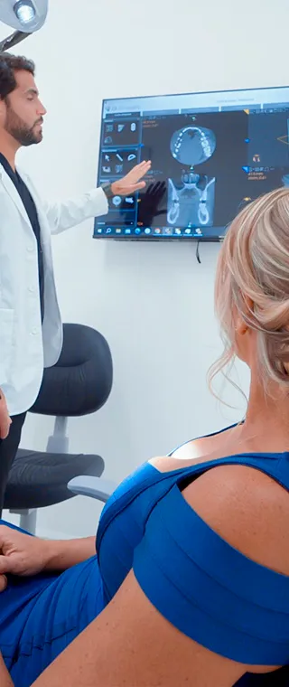 Dr. Gustavo Moreno Dental Prosthesis: Image of Dr. Gustavo Moreno, dental prosthesis specialist