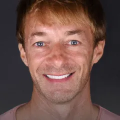 Teeth Whitening Icon: Icon representing teeth whitening